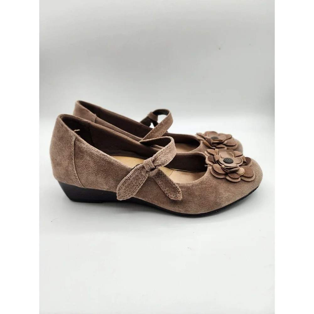 Earth Spirit Suede Mary Jane Wedge Shoes Brown Floral Accents Size 9.5